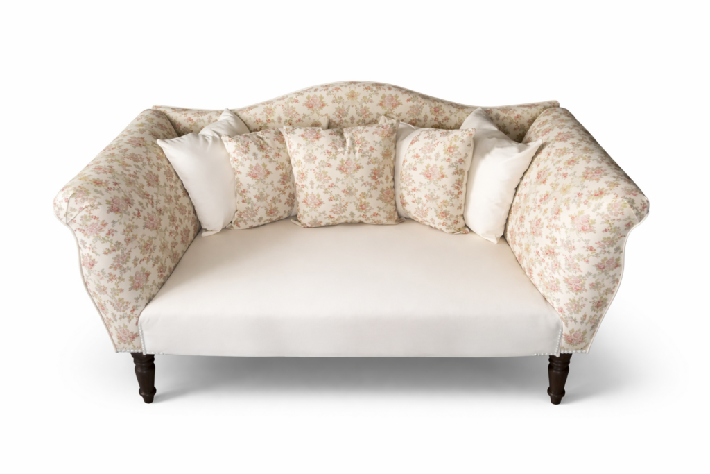 banquette d'époque Napoléon 3 restaurée intégralement par Le Clou de la Tapissière avec création de coussins décoratifs