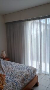 rideaux voilage réalisés à l'atelier Le Clou de la Tapissière