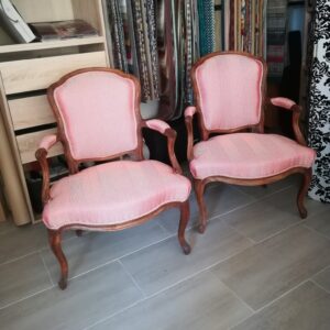 Cabriolet Louis XV refait par Le Clou de la Tapissière en garniture traditionnelle