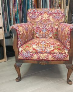 fauteuil avant réparation avec une assise affaissée